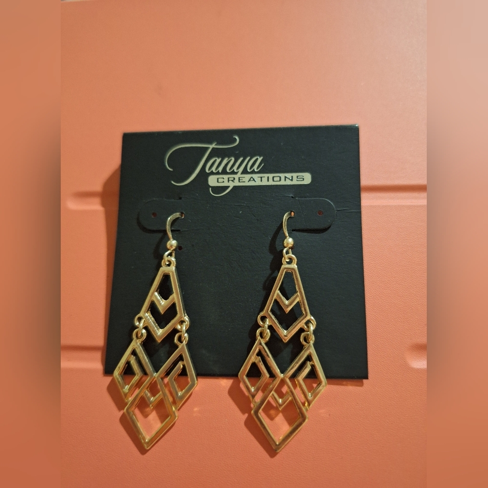 Gold Geometric Earrings NWT Pierced‎ - Picture 2 of 3